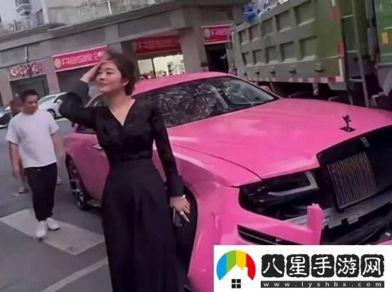 勞斯萊斯女車主和貨車司機(jī)簽協(xié)議