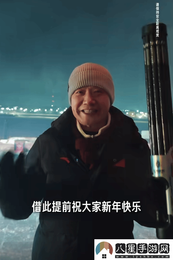 雷軍手持加特林提前拜年：祝大家新年快樂(lè )！