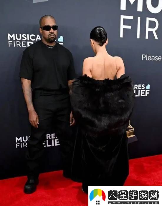 曝侃爺和妻子不請(qǐng)自來(lái)被請(qǐng)出紅毯