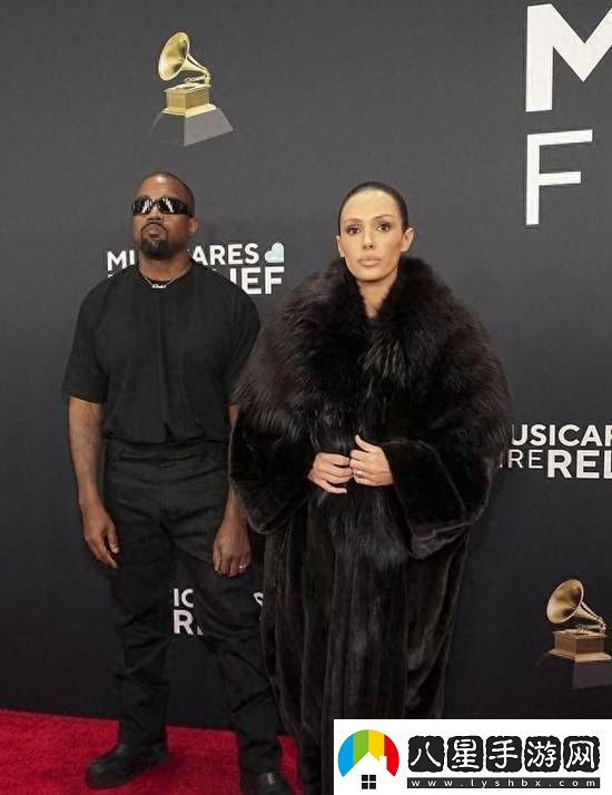 曝侃爺和妻子不請(qǐng)自來(lái)被請(qǐng)出紅毯